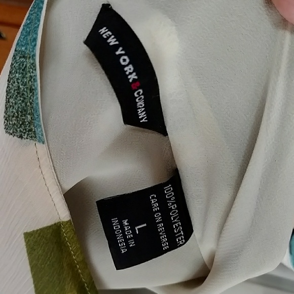 Green black and blue geometric halter top large - Picture 4 of 4